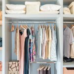 A képen az ideális ruhatár, egy rendezett gardrób látható. - Stylemood - Királyfi Heni - Az ideális ruhatár