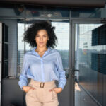 A képen egy stílusos hölgy látható. Stylemood - Királyfi Heni - Az öltözködés ereje